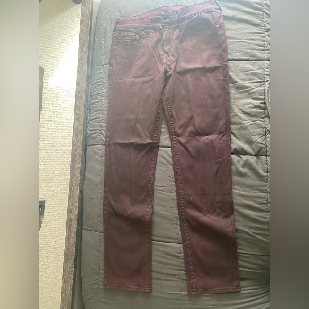 Mens True Religion Geno Relaxed Jeans, Plum with Black Stitching, Size 34